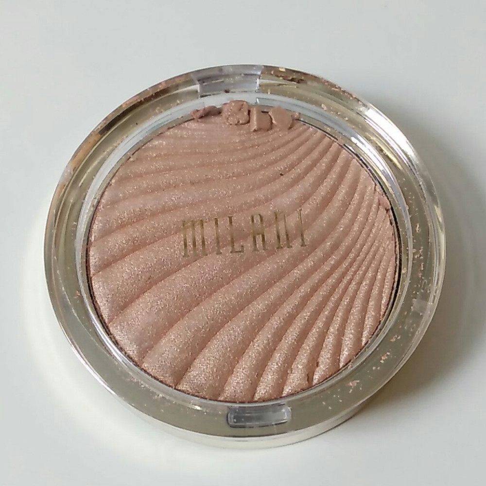 NWOT Milani Instant Glow Powder